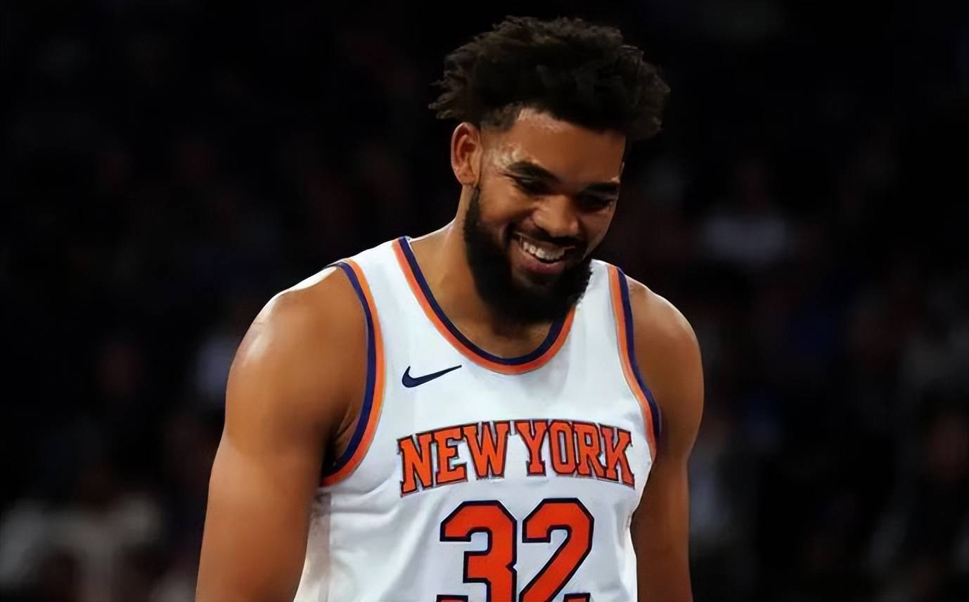 澳亚国际最新版本-尼克斯队前锋连续砍下三分球，助球队力挽局面